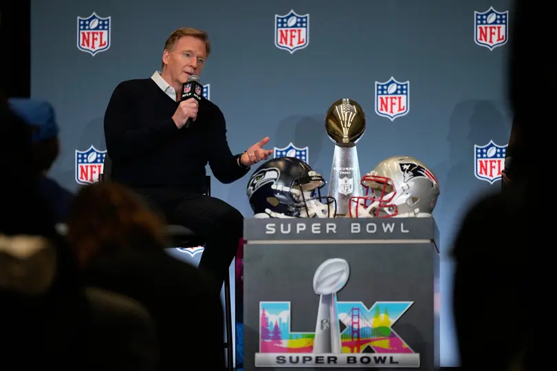 El Comisionado de la NFL Roger Goodell presenta a los protagonistas del Super Bowl LX. | AP