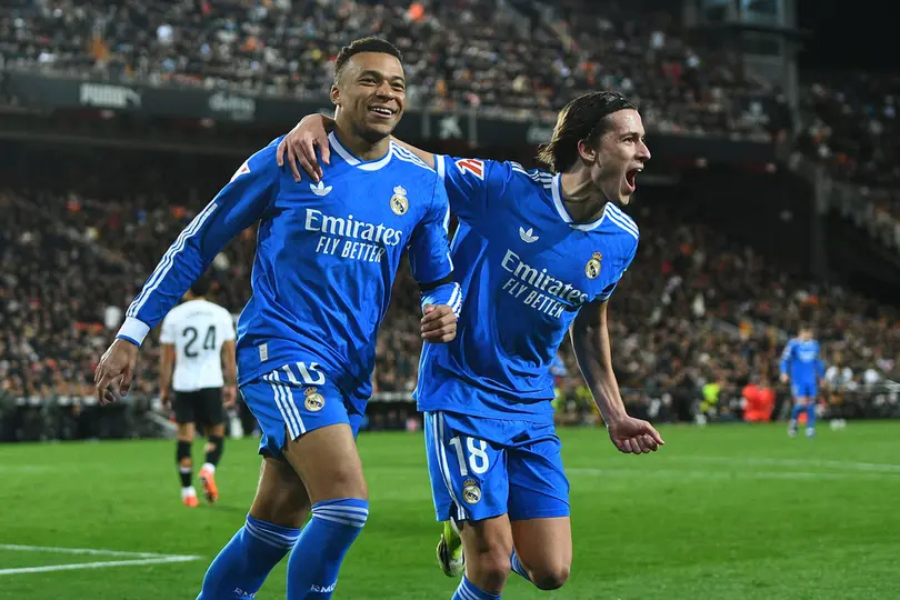Mbappé y Carreras celebrando gol ante Valencia l AP