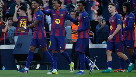 Barcelona se une a la fiebre del Super Bowl y viste a sus jugadores a la par de la NFL
