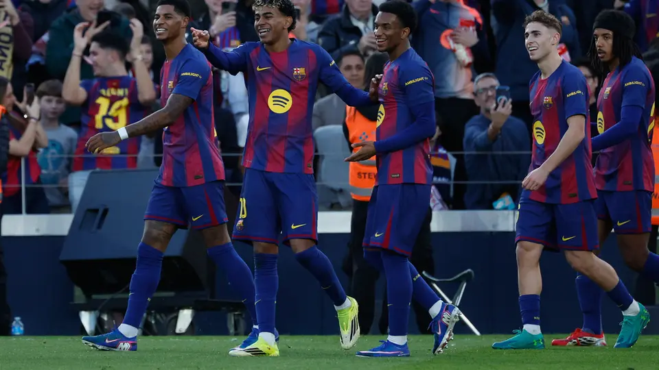 Barcelona se une a la fiebre del Super Bowl y viste a sus jugadores a la par de la NFL
