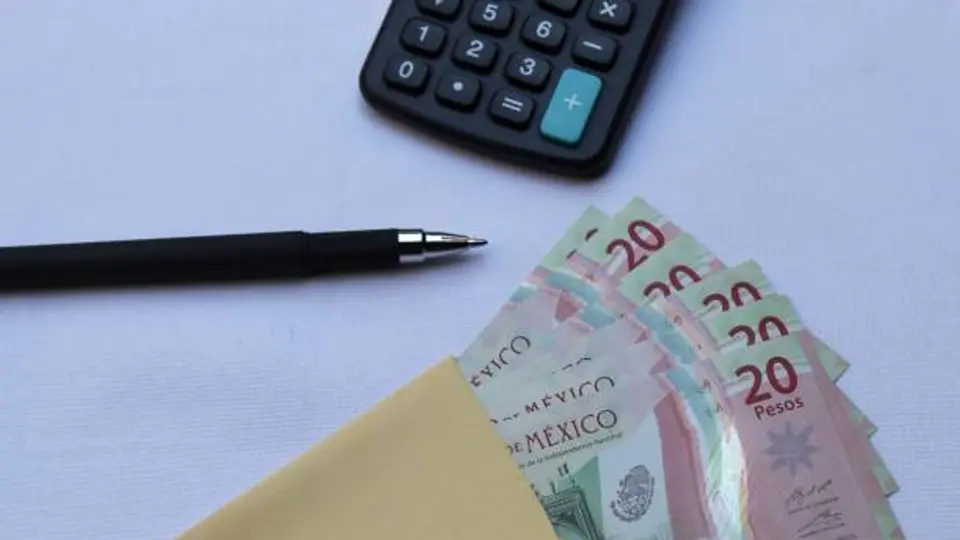 Trabajadores con salario mensual suelen recibir su quincena completa, aun en febrero. / iStock