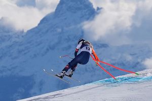 Lindsey Vonn chocó durante la prueba de esquí | AP