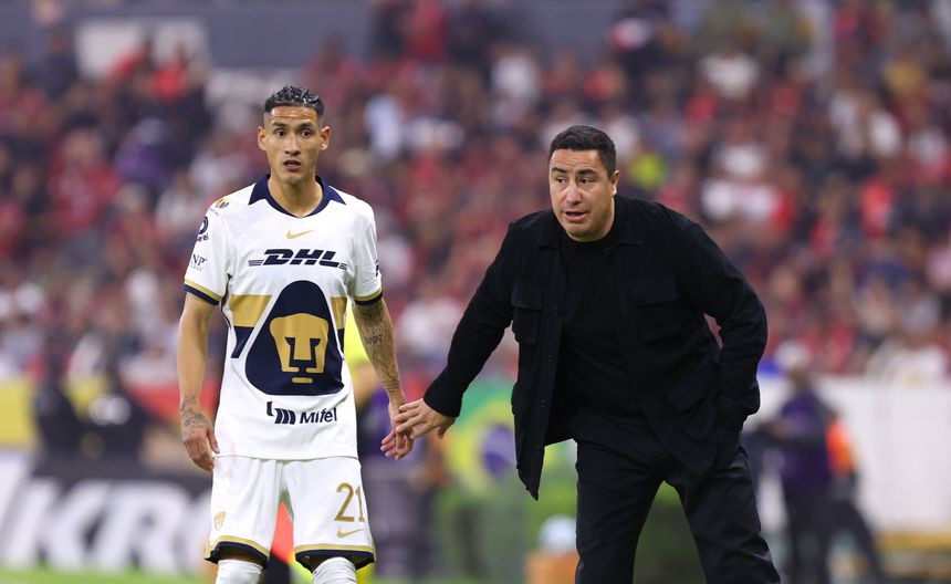 Uriel Antuna y Efraín Juárez durante la visita de Pumas a Atlas en la Jornada 5 del Clausura 2026 | IMAGO 7