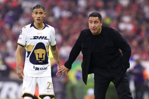 Uriel Antuna y Efraín Juárez durante la visita de Pumas a Atlas en la Jornada 5 del Clausura 2026 | IMAGO 7