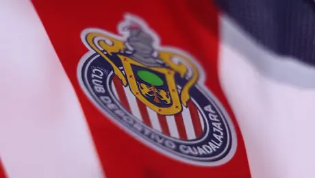 ¡Refuerzo de lujo! Chivas 'ficha' a campeón del mundo