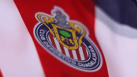 ¡Refuerzo de lujo! Chivas 'ficha' a campeón del mundo