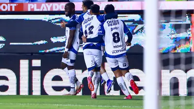 Pachuca sufre, pero se impone a Puebla y ya es cuarto en el CL26