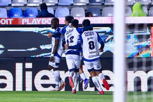 Pachuca sufre, pero se impone a Puebla y ya es cuarto en el CL26