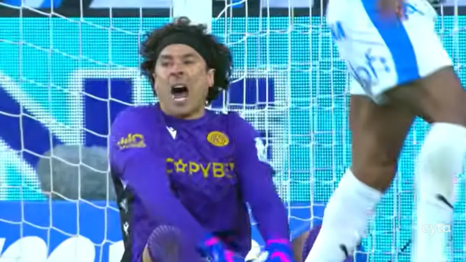 Enojo de Guillermo Ochoa tras segundo gol en contra ante Apollon l CAPTURA