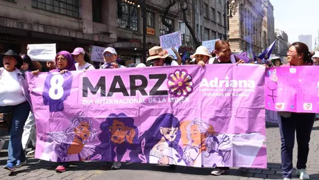 Marcha del 8M en CDMX 2026 reúne a miles de mujeres rumbo al Zócalo en una histórica movilización