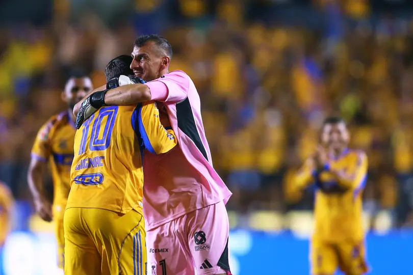 Nahuel Guzmán en festejo de gol con André-Pierre Gignac ante Rayados en el Clausura 2026 | IMAGO7