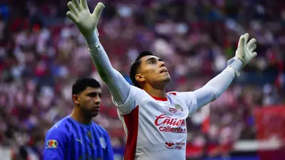 'Tala' Rangel comete penoso error en el primer gol de Atlas en el Clásico Tapatío