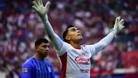 'Tala' Rangel comete penoso error en el primer gol de Atlas en el Clásico Tapatío