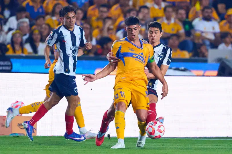 Brunetta, en el Clásico Regio | MEXSPORT