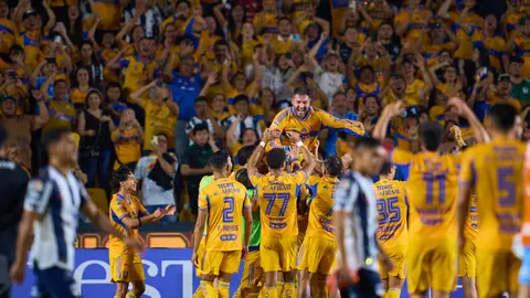 Tigres celebra con André-Pierre Gignac la victoria en el Clásico Regio de la Liga MX | MEXSPORT