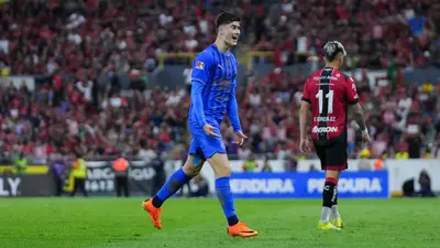 ¿Hormiga alemana? Borussia Dortmund siguió de cerca las acciones de Armando González en el Clásico Tapatío