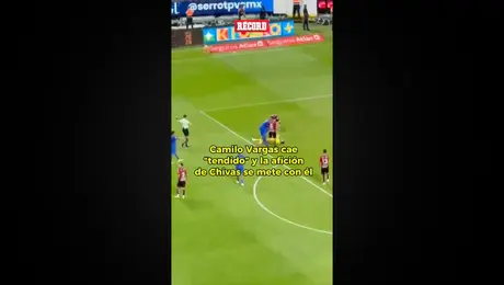 ¡Se calentó el Clásico Tapatío! La afición de Chivas se fue con todo contra Camilo Vargas