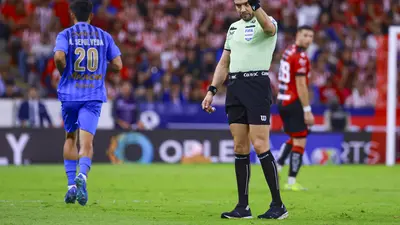 Los ‘consentidos’: Chivas el segundo equipo con más penaltis pitados por el Gato Ortiz; uno menos que América