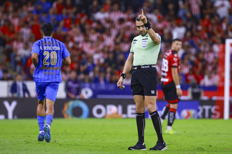 'Gato' Ortíz ha marcado un par de penales para Chivas |MexSport