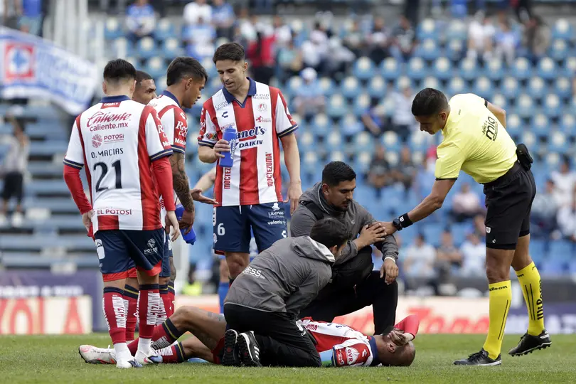 Joao Pedro siendo atendido por cuerpo médico l IMAGO7
