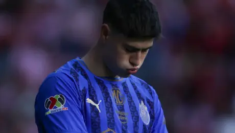¡Lo que se perdió! Armando ‘Hormiga’ González falló penal en el Clásico Tapatío
