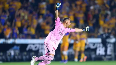 Nahuel Guzmán en festejo de gol ante Rayados en el Clausura 2026 | IMAGO7