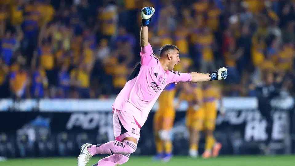 Nahuel Guzmán en festejo de gol ante Rayados en el Clausura 2026 | IMAGO7