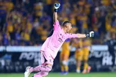 ¡Es su papá! Nahuel Guzmán se burla de aficionados de Monterrey tras victoria en Clásico Regio