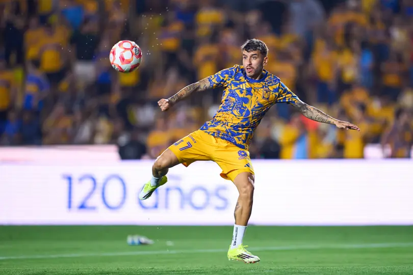 Ángel Correa, en calentamiento previo al Tigres vs Rayados | MEXSPORT