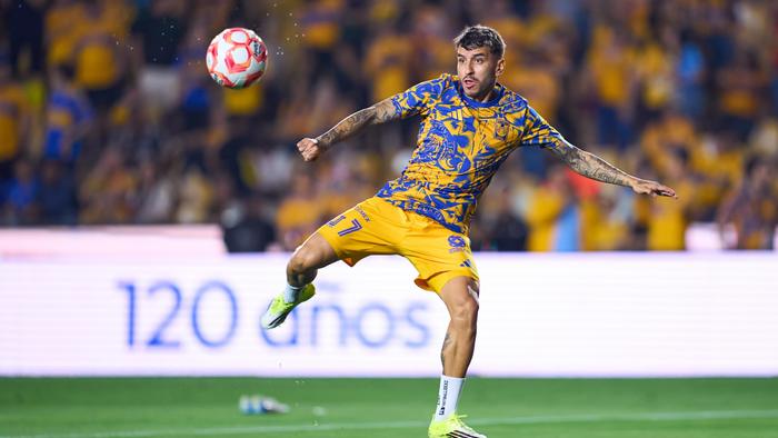Ángel Correa, en calentamiento previo al Tigres vs Rayados | MEXSPORT