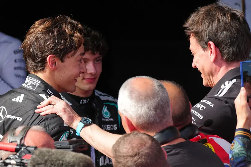 Toto Wolff y George Russell tras la victoria del británico en el GP de Australia | AP