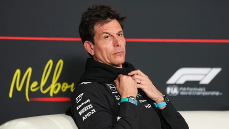 ¡Se olvida de Antonelli! Toto Wolf le dio un 'aventón' a Valtteri Bottas