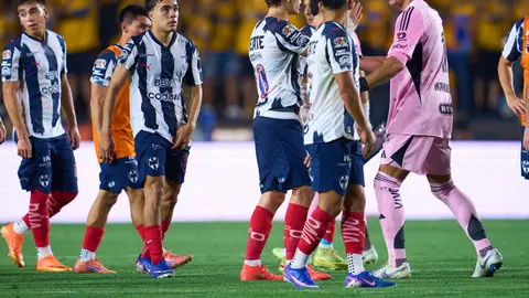 Monterrey retirándose del Volcán tras caer ante Tigres I MEXSPORT