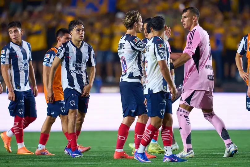 Monterrey retirándose del Volcán tras caer ante Tigres I MEXSPORT
