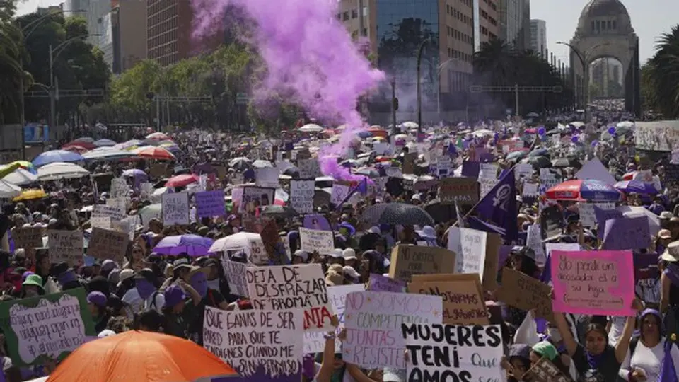 Escuelas en México mantienen clases programadas el 9 de marzo, aunque la asistencia puede disminuir./ AP