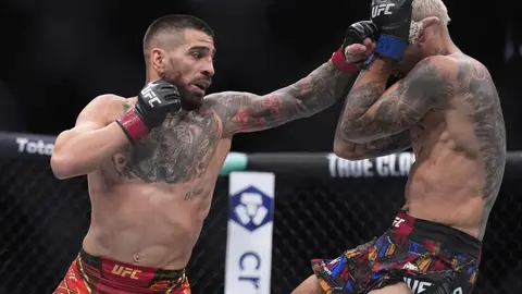 Ilia Topuria ante Oliveira en UFC I AP