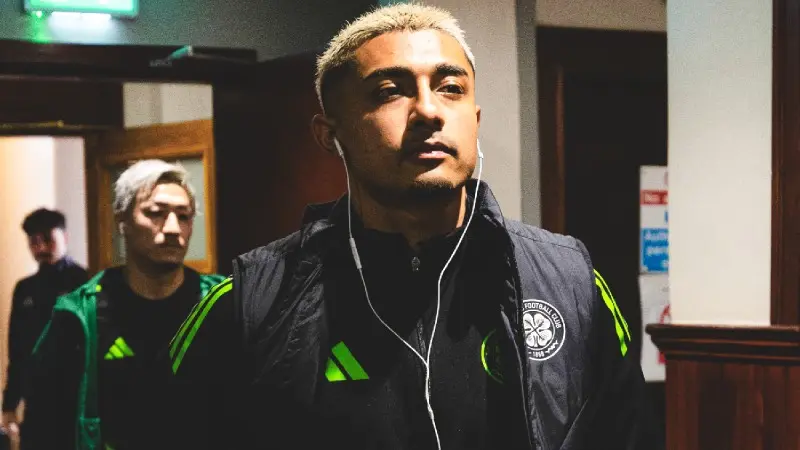Julián Araujo con Celtic previo al duelo vs Rangers I X:@CelticFC