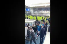 Julián Araujo Muestra Escudo De Celtic A Aficionados De Rangers