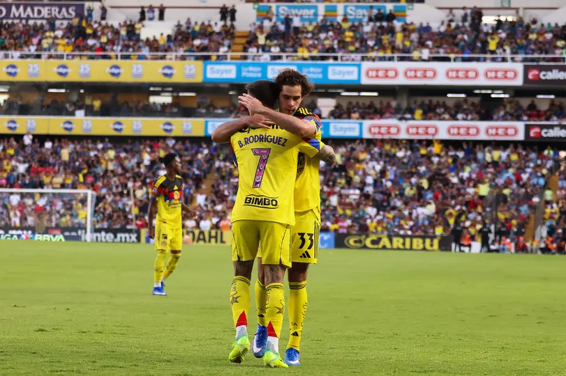 Patricio Salas y Brian Rodríguez, atacantes del América, en festejo de gol ante Querétaro en el Clausura 2026 | IMAGO7
