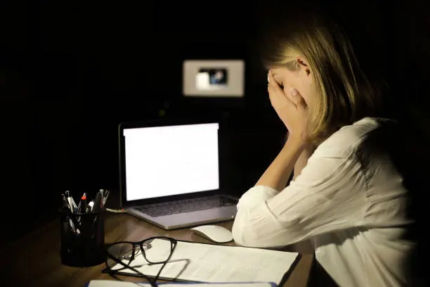 El stalking incluye conductas como seguimiento constante, mensajes reiterados o vigilancia del domicilio de una persona./ Pixabay