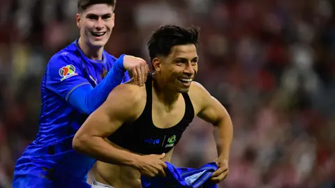 Festejo de Hormiga González y Ángel Sepúlveda | MEXSPORT