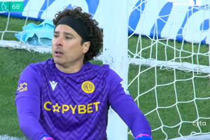 Guillermo Ochoa no puede evitar la derrota y AEL Limassol cae ante Apollon