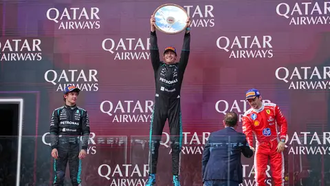 George Russell, Kimi Antonelli y Charles Leclerc en el primer podio de la temporada en el Gran Premio de Australia | AP
