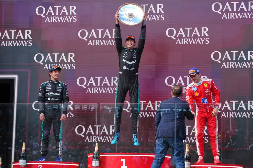 George Russell, Kimi Antonelli y Charles Leclerc en el primer podio de la temporada en el Gran Premio de Australia | AP