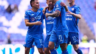 ¿Quién los detiene? Cruz Azul se mantiene en el liderato tras golear a Atlético San Luis en la Jornada 10