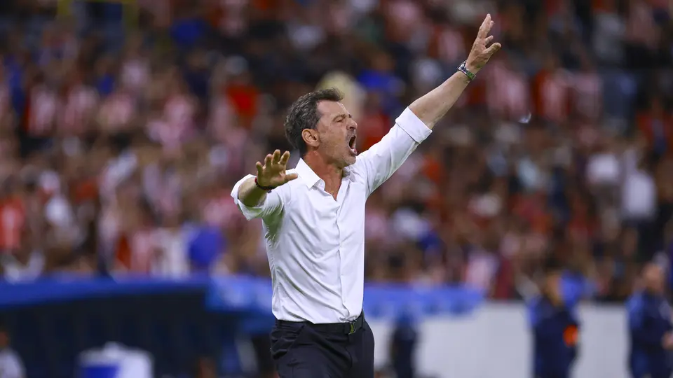 Cocca considera que los penales condicionaron el juego ante Chivas