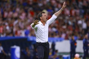 Cocca considera que los penales condicionaron el juego ante Chivas