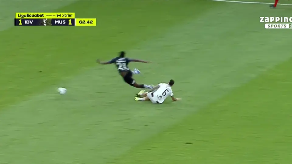 ¡Terrible! Jugador de Independiente del Valle, de Ecuador, sufre escalofriante lesión