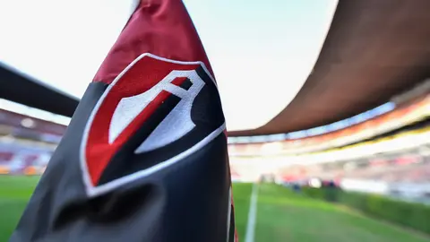Banderín de Atlas esquina Estadio Jalisco | MEXSPORT