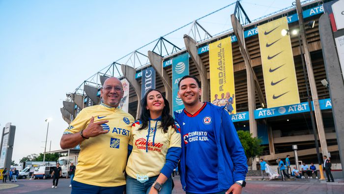 Afición de América y Cruz Azul en el Estadio Banorte antes de su renovación | IMAGO 7